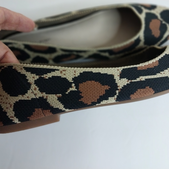 Gianni Bini 8m NWOT Leopard Print Flats - Picture 4 of 7